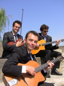 Animation mariage en Trio 2 guitares / violon Swing Klezmer Orchestra en trio